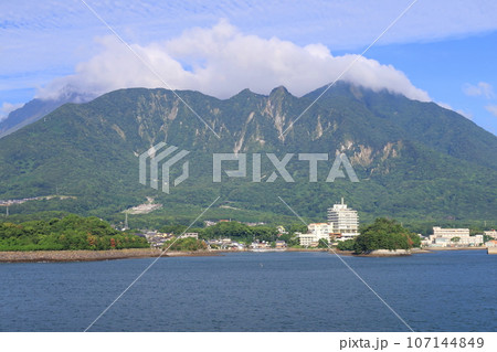 早朝の熊本港から島原港へ向かうフェリーからの風景(2022年9月) 107144849