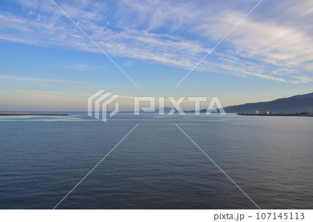 早朝の熊本港の風景(2022年9月) 107145113