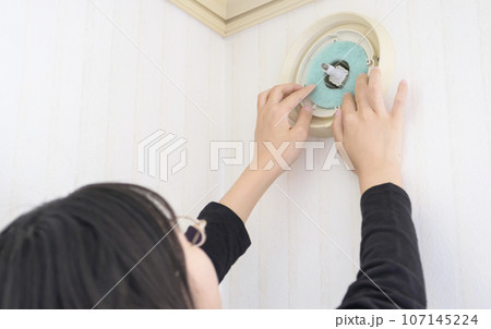 換気口フィルターの交換（新しいフィルターを取り付ける） 107145224