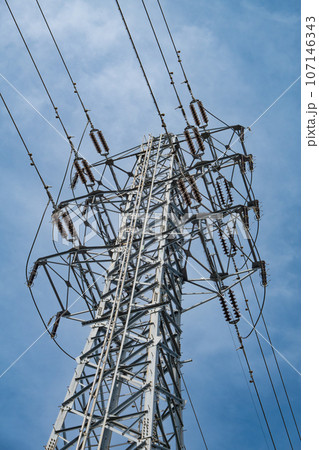 送電線の鉄塔 送電線の鉄塔 107146343