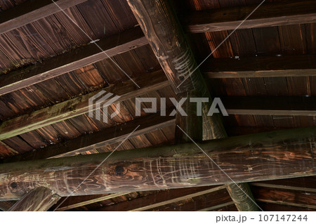 木造屋根　小屋組み 107147244
