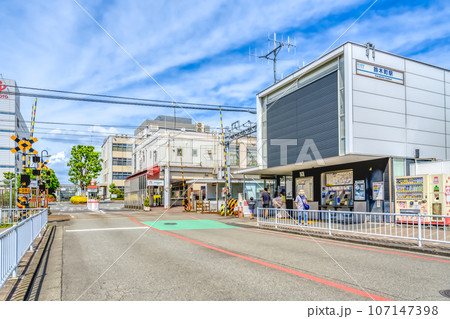 川崎市の都市風景　鈴木町駅 107147398