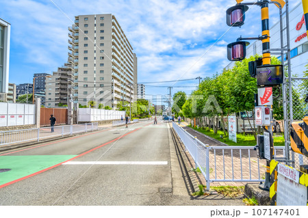 川崎市の都市風景　鈴木町駅 107147401
