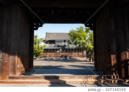 Entrance gate to wooden architecture of Tori temple, Kyoto Entrance gate to wooden architecture of Tori temple, Kyoto 107148109