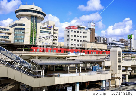 豊田市、豊田市駅に停まっている名鉄電車 107148186