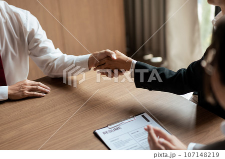 HR manager woman shaking hand and congratulation with male candidate after successful interviewing 107148219