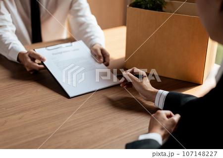 Executive signing on resignation letter for male employee when quitting job and changing new job 107148227