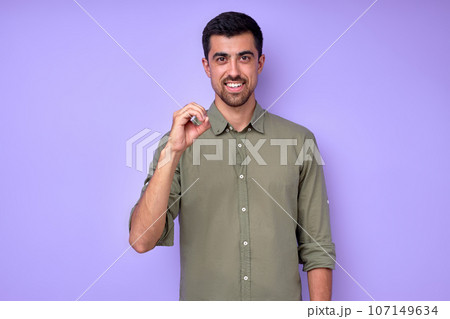 cheerful brunette bearded man demonstrating the letter o cheerful brunette bearded man demonstrating the letter o 107149634