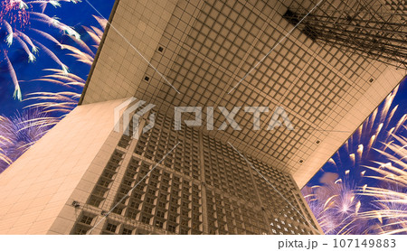 Celebratory fireworks over the La Grande Arche. La Defense, commercial and business center of Paris, France 107149883