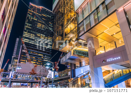 日本の東京都市景観 9月。渋谷中央街から渋谷駅や東急プラザ、スクランブルスクエアなどを望む＝24日 107151771