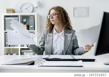Woman Work in Office 107152957