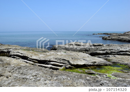 湯野浜海岸の岩場風景 湯野浜海岸の岩場風景 107154320
