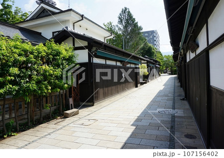 なわて通り商店街のレトロな街並み 信州松本 なわて通り商店街のレトロな街並み 信州松本 107156402
