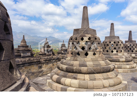 銀細工　ボロブドゥール寺院　インドネシア インドネシアの世界遺産「ボロブドゥール寺院遺跡群」とは