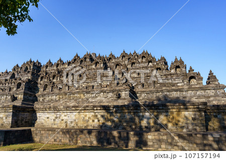世界遺産ボロブドゥール寺院（インドネシア・ジャワ島） 107157194