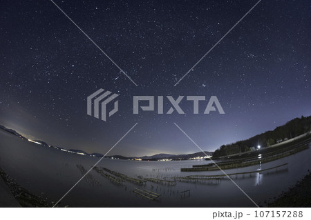 瀬戸内の冬の星景 オリオン座と冬の天の川 瀬戸内の冬の星景 オリオン座と冬の天の川 107157288