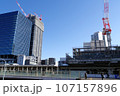 東京都中野区　中野駅前　中野駅付近の工事風景　大型クレーン 107157896