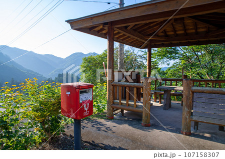 上日野沢東屋からの眺め　山風景　皆野町 107158307