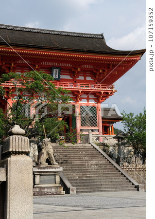 清水寺の山門 107159352