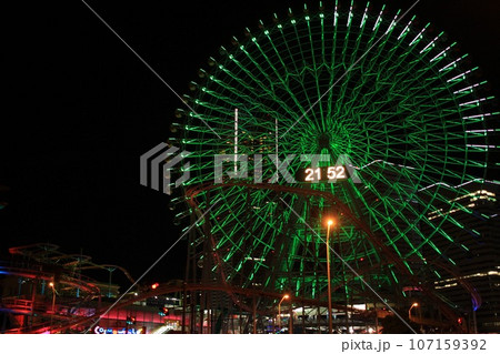 みなとみらい　夜の観覧車 107159392