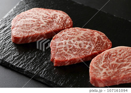 黒毛和牛のももステーキ 107161094