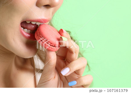 Macaroons Sweet Dessert 107161379