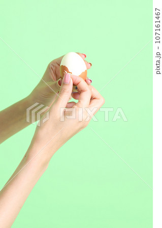 Hand Holding Food Hand Holding Food 107161467