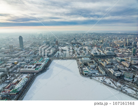Embankment of the central pond and Plotinka in Yekaterinburg at winter sunset. The historic center of the city of Yekaterinburg, Russia, Aerial View Embankment of the central pond and Plotinka in Yekaterinburg at winter sunset. The historic center of the city of Yekaterinburg, Russia, Aerial View 107161568