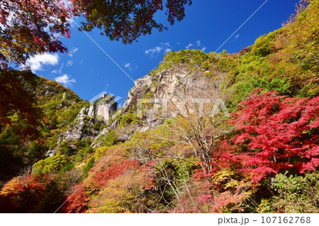 紅葉の御岳昇仙峡 秋景色 紅葉の御岳昇仙峡 秋景色 107162768