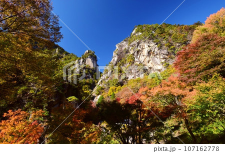 紅葉の御岳昇仙峡 秋景色 紅葉の御岳昇仙峡 秋景色 107162778