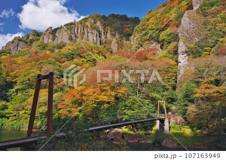 紅葉深まる立久恵峡【島根県出雲市乙立町】 107163949