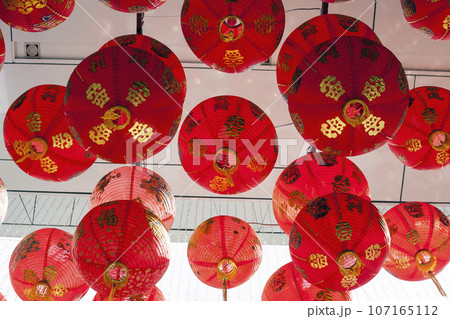 Red Chinese lanterns, chinese new year 107165112