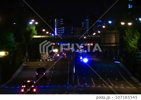 夜の東京都道447号赤羽西台線・高島通り 107165545