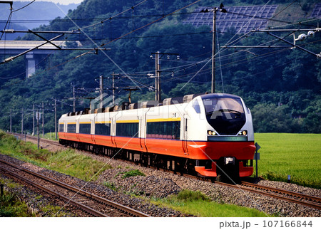 2002年 旧東北本線を走るE751系特急スーパーはつかりの写真素材