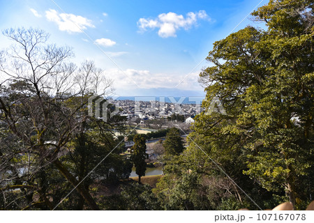 彦根城から望む彦根市内 107167078