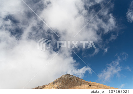 八丁ダルミ越しの剣ヶ峰　御嶽山 107168022