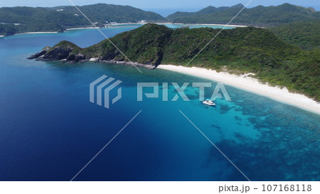 沖縄県慶良間諸島座間味島ドローン空撮 107168118