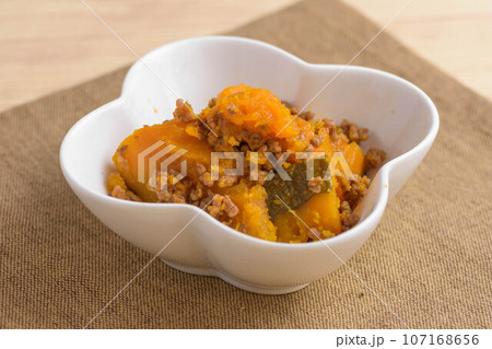 カボチャと挽き肉のそぼろ煮 107168656