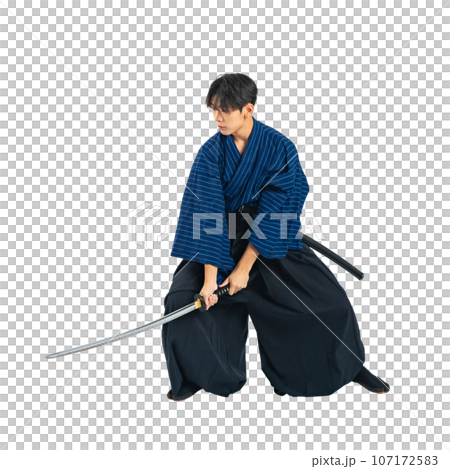 刀を振る少年　サムライ　武道　背景透過切り抜きPNG 107172583