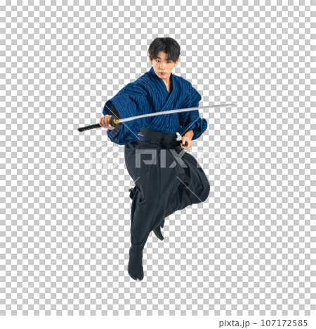 ジャンプして日本刀を振る少年　サムライ　武道　背景透過切り抜きPNG 107172585