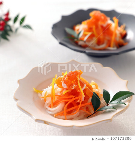 干し柿入り紅白なます 干し柿乗せ紅白なます 干し柿なます 干し柿入り紅白なます 干し柿乗せ紅白なます 干し柿なます 107173806