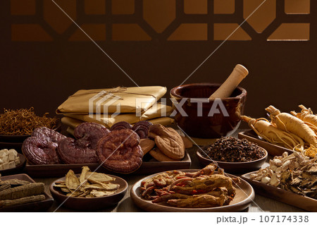 Vintage background for promotional products with ingredients from traditional medicinal herbs. Medicines originating from ancient China, health-protecting foods Vintage background for promotional products with ingredients from traditional medicinal herbs. Medicines originating from ancient China, health-protecting foods 107174338