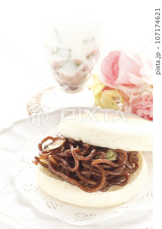 焼きそばイングリッシュマフィン 焼きそばイングリッシュマフィン 107174621