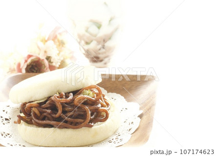 焼きそばイングリッシュマフィン 107174623