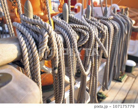 帆船の装備品 ロープ 107175779