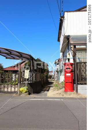 茨城　龍ケ崎　丸ポストのある風景（元大徳商店） 107175866