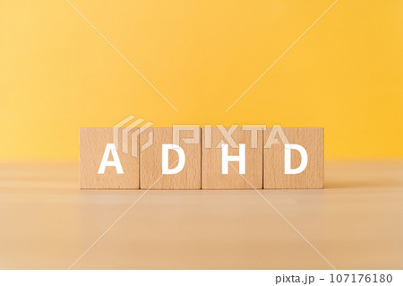ADHDと書かれたブロック ADHDと書かれたブロック 107176180