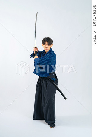 刀を構える少年 サムライ 武道(切り抜きPNGも販売中!作者リンク参照) 刀を構える少年 サムライ 武道(切り抜きPNGも販売中!作者リンク参照) 107176369
