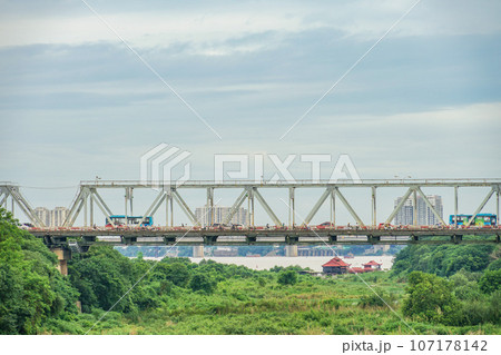 ロンビエン橋からの風景 ロンビエン橋からの風景 107178142