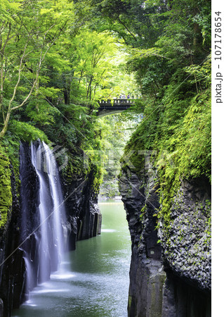 宮崎の絶景パワースポット　美しい高千穂峡 107178654